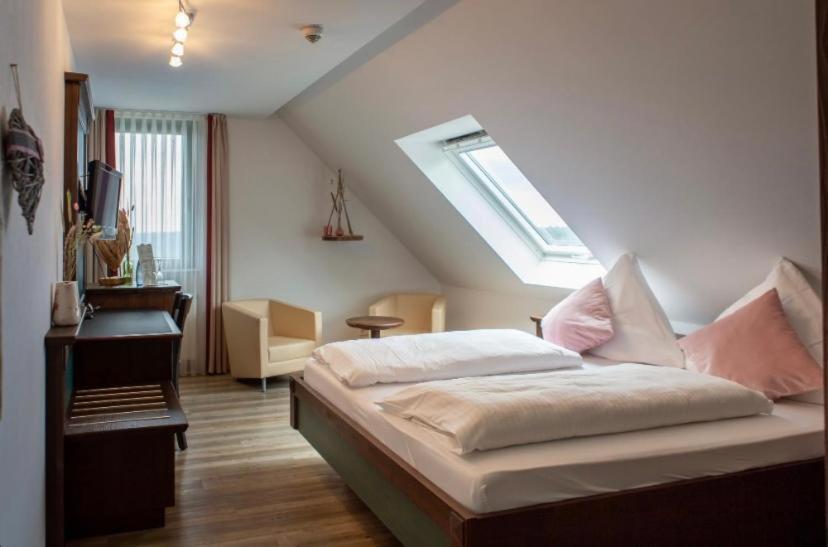 Hotel Restaurant Auerhahn Bad Wildbad Buitenkant foto