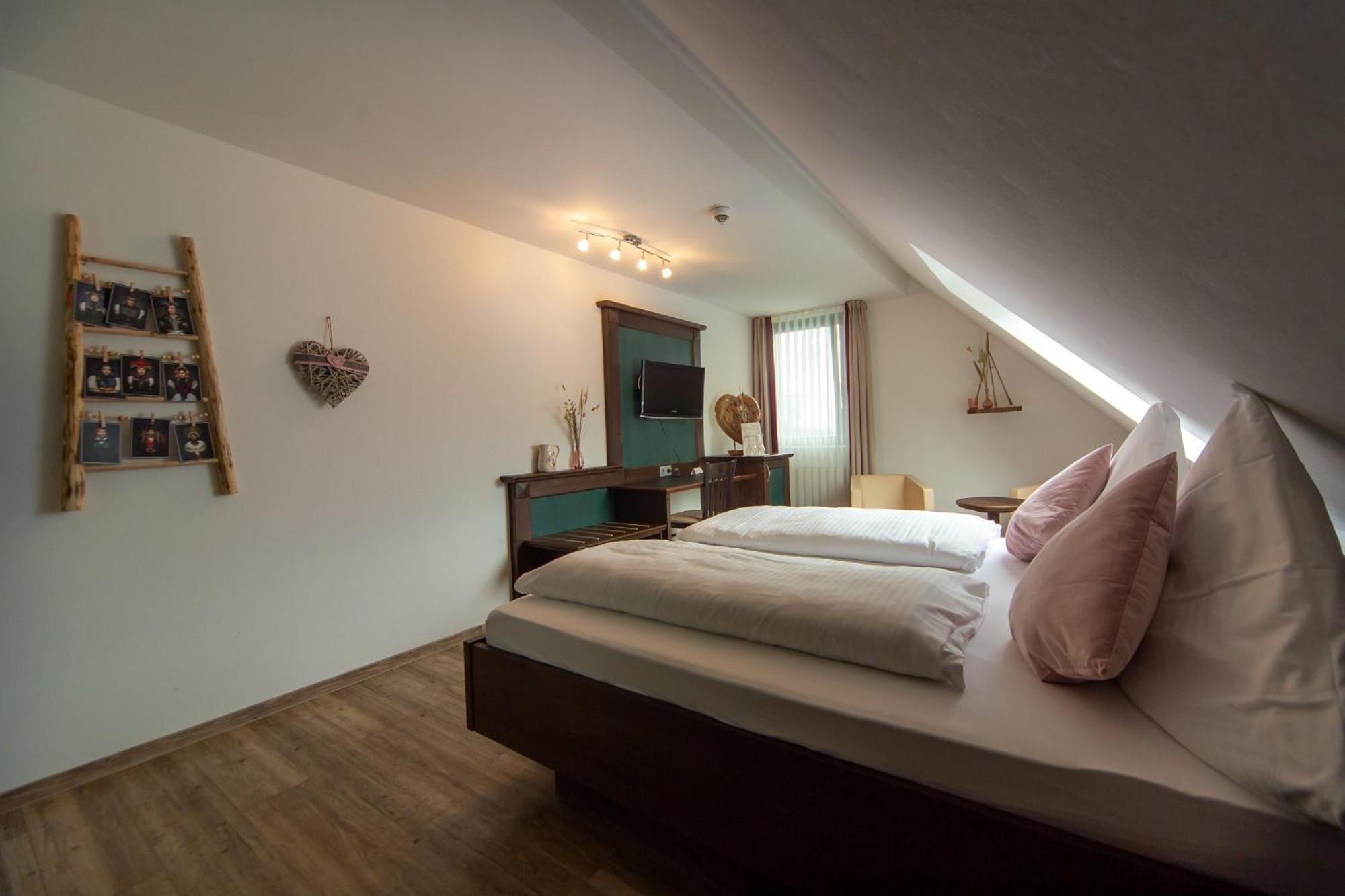 Hotel Restaurant Auerhahn Bad Wildbad Buitenkant foto