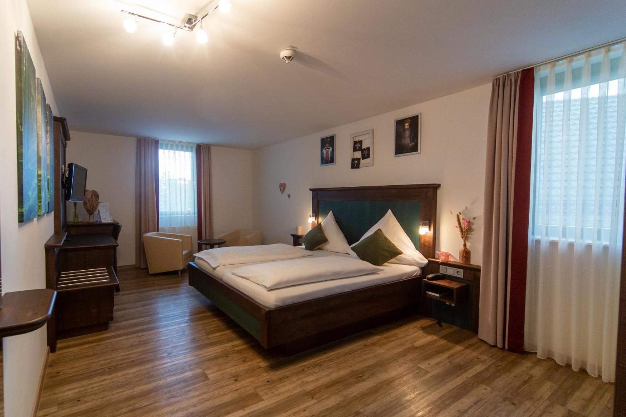 Hotel Restaurant Auerhahn Bad Wildbad Buitenkant foto