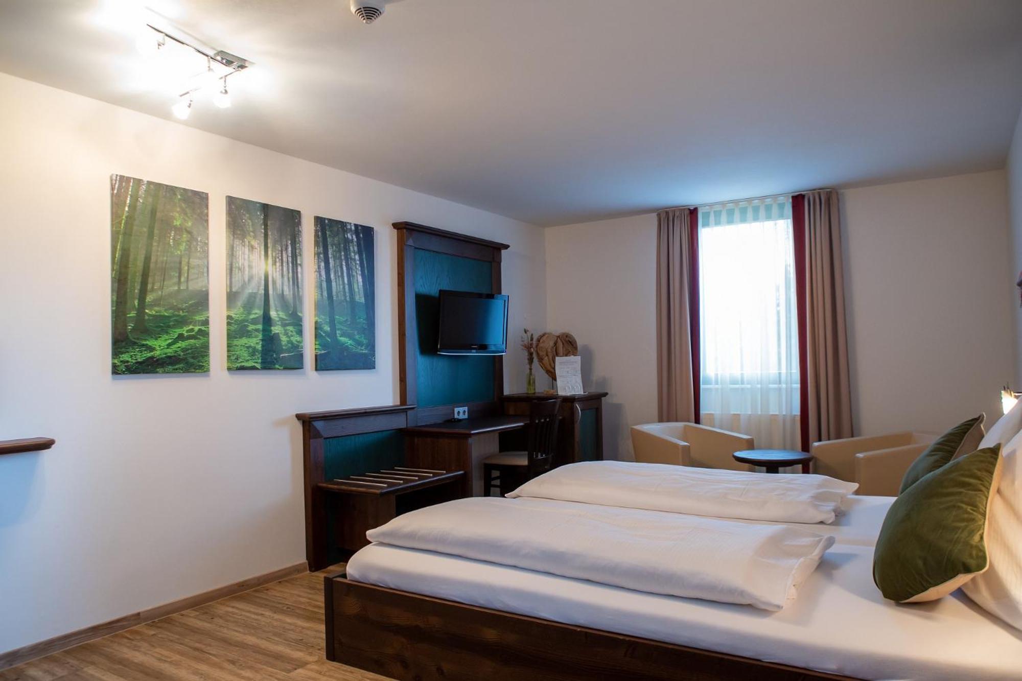 Hotel Restaurant Auerhahn Bad Wildbad Buitenkant foto