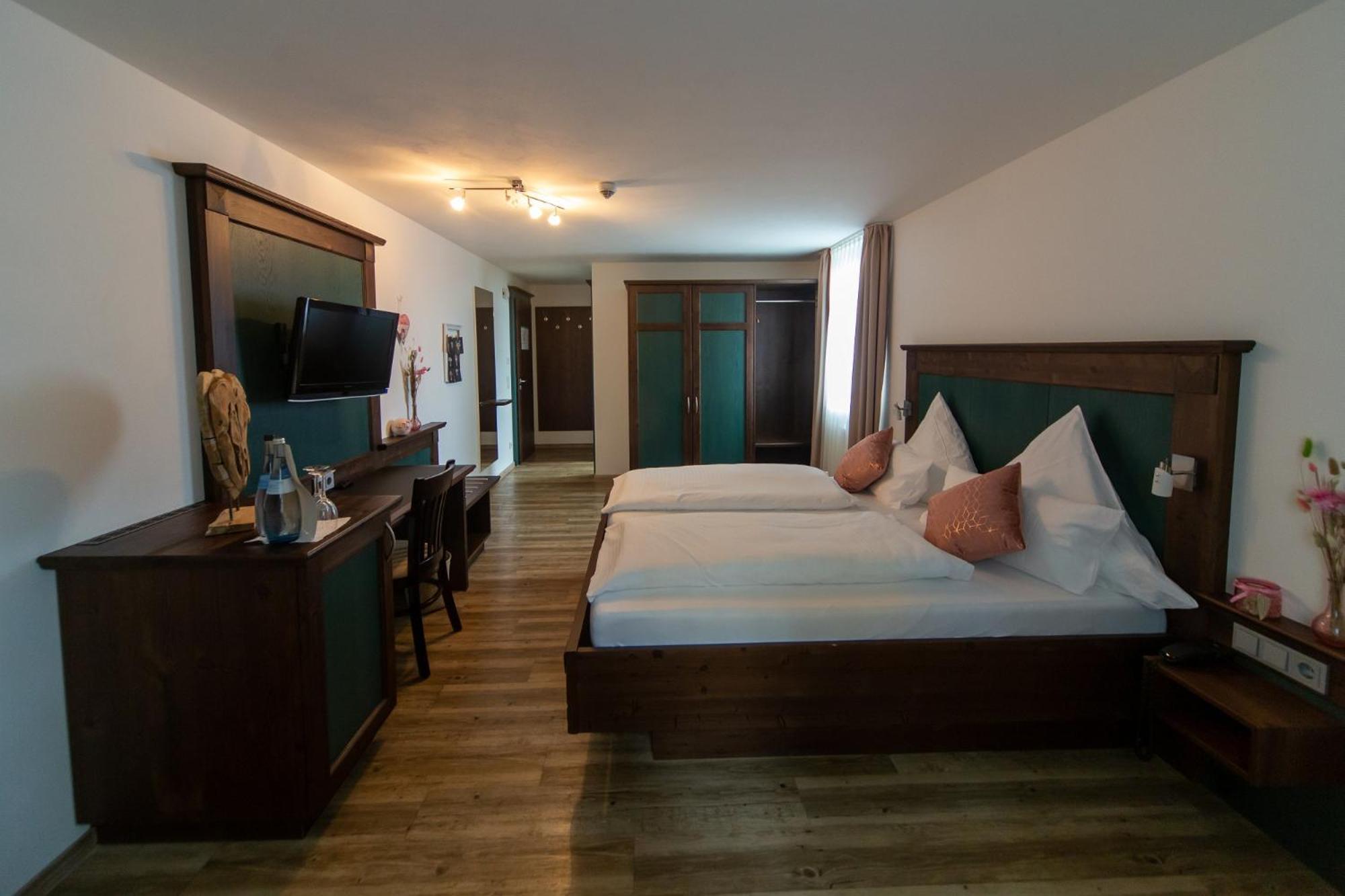 Hotel Restaurant Auerhahn Bad Wildbad Buitenkant foto