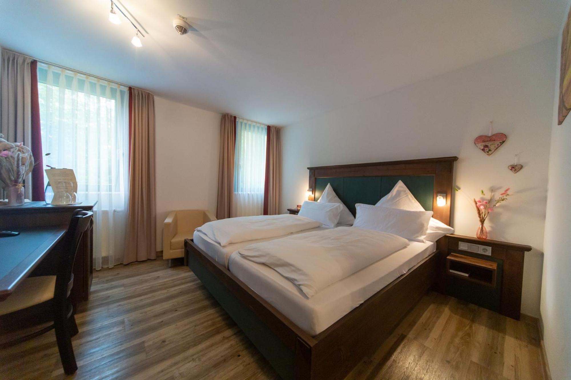 Hotel Restaurant Auerhahn Bad Wildbad Buitenkant foto