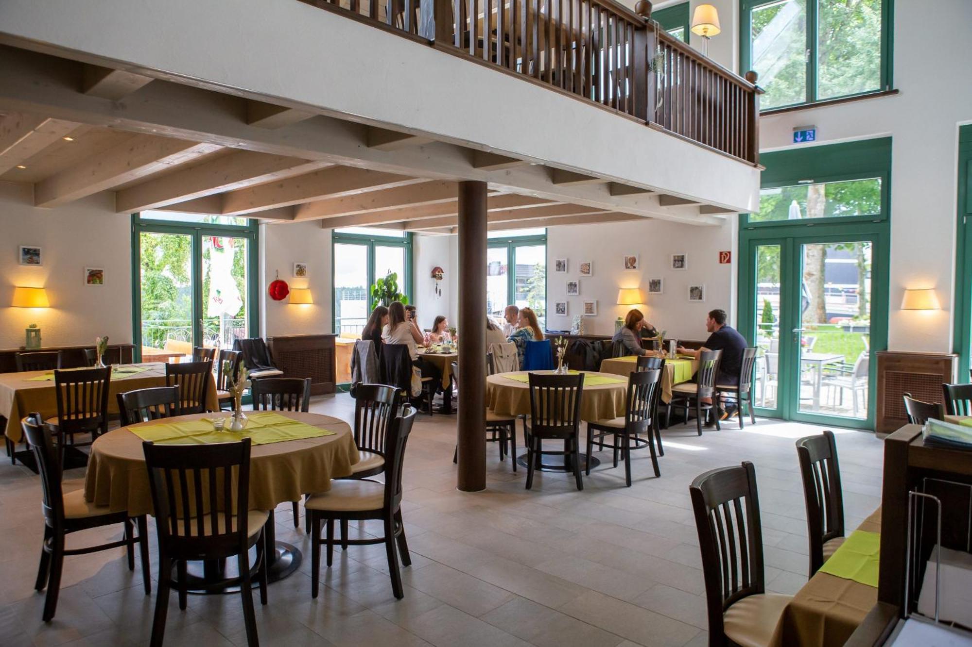 Hotel Restaurant Auerhahn Bad Wildbad Buitenkant foto