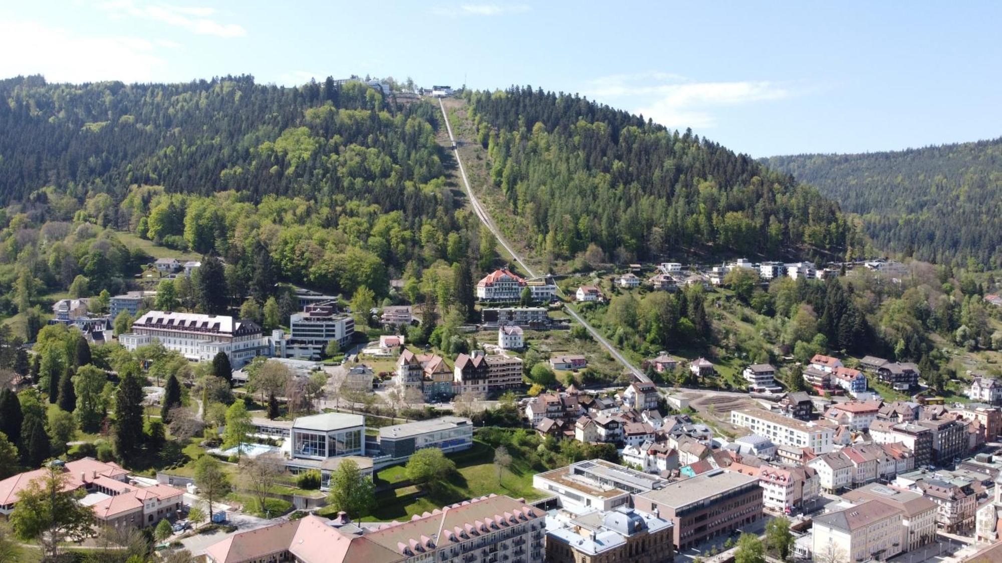 Hotel Restaurant Auerhahn Bad Wildbad Buitenkant foto