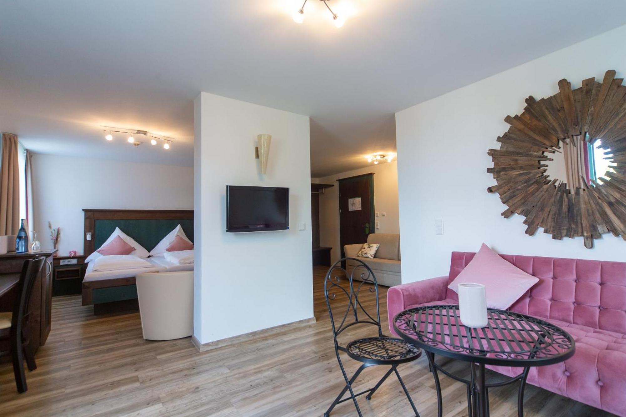 Hotel Restaurant Auerhahn Bad Wildbad Buitenkant foto