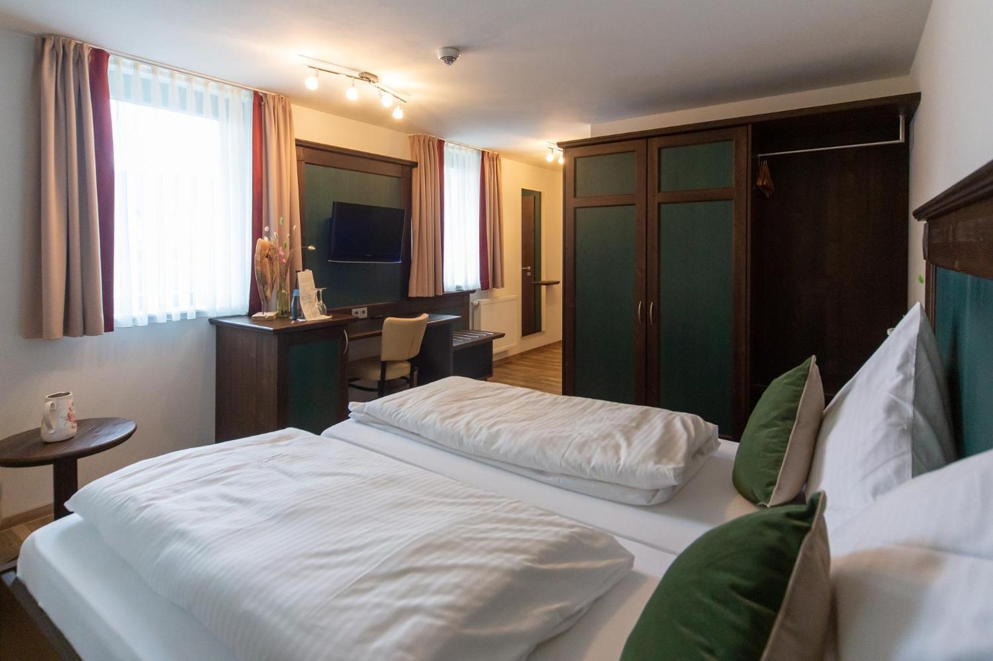 Hotel Restaurant Auerhahn Bad Wildbad Buitenkant foto