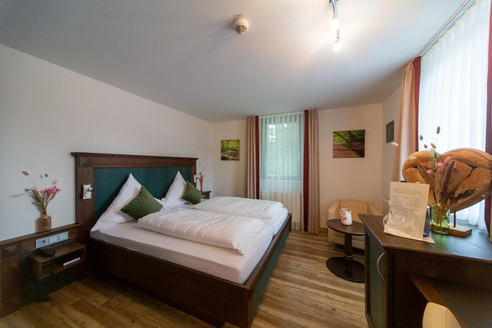 Hotel Restaurant Auerhahn Bad Wildbad Buitenkant foto