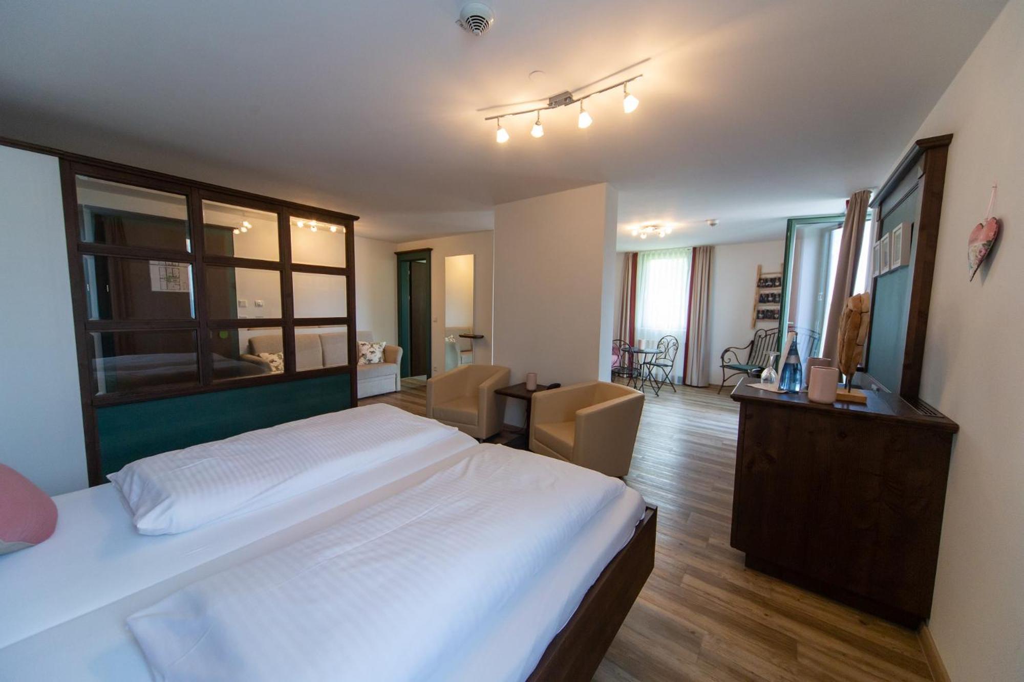 Hotel Restaurant Auerhahn Bad Wildbad Buitenkant foto