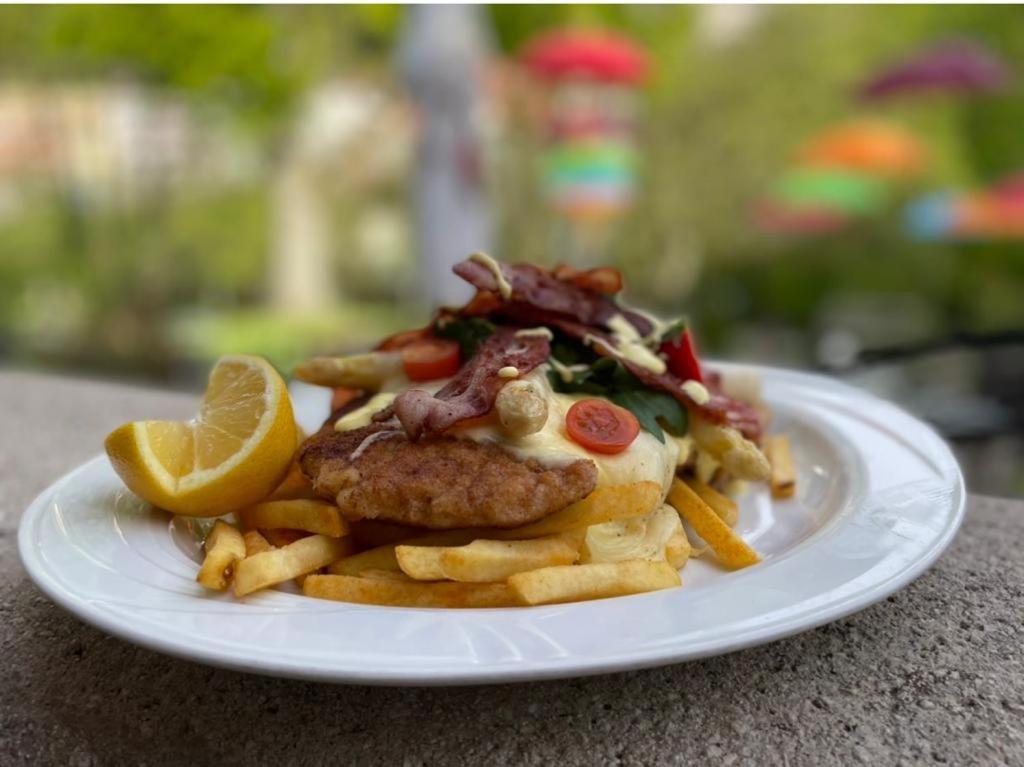Hotel Restaurant Auerhahn Bad Wildbad Buitenkant foto